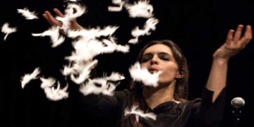 “Δανεικά Παπούτσια” της Χριστίνα Μαξούρη στο πλαίσιο του προγράμματος “Μουσική στην αίθουσα” από το ΔΗ.ΠΕ.ΘΕ. Κοζάνης