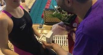 8οι Πτολεμαϊκοί Αγώνες: Της έκανε πρόταση γάμου στην πισίνα!