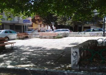 Κοζάνη: Εργασίες συντήρησης πραγματοποιούνται στην πλατεία Μανόλη Αναγνωστάκη