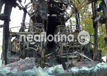 Φωτιά σε σταθμευμένο λεωφορείο του ΚΤΕΛ Φλώρινας (pics)