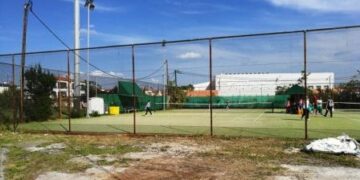 Εργασίες καθαρισμού και αποκατάστασης στον περιβάλλοντα χώρο των γηπέδων τένις, στο ΔΑΚ Κοζάνης