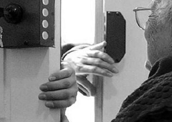 Απάτη στο Άργος Ορεστικό: Με απίθανο τρόπο έκλεψαν 6.500 ευρώ και 85 χρυσές λίρες από ηλικιωμένη