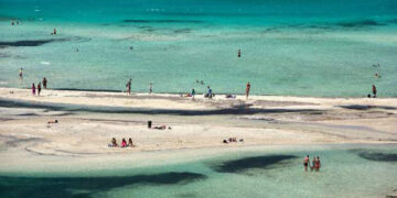 Αυτές είναι οι 486 παραλίες της Ελλάδας που πήραν Γαλάζια Σημαία – 2η παγκοσμίως η χώρα