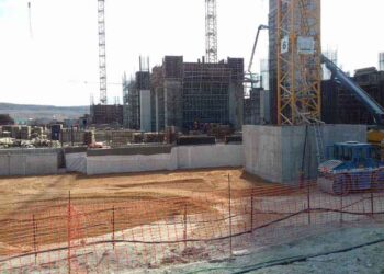 Άλλο ένα εργατικό ατύχημα στην κατασκευή της Μονάδας ΑΗΣ Πτολεμαΐδα V – Τραυματισμός εργαζομένου στον ώμο από χτύπημα με φορτίο γερανού