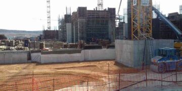 Άλλο ένα εργατικό ατύχημα στην κατασκευή της Μονάδας ΑΗΣ Πτολεμαΐδα V – Τραυματισμός εργαζομένου στον ώμο από χτύπημα με φορτίο γερανού