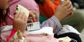 Yποστήριξη του ΤΑΡ στο πρόγραμμα «Σχολικά γεύματα» στην Καβάλα