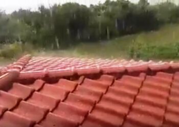 Χαλαζόπτωση το μεσημέρι στο Βελβεντό (βίντεο)