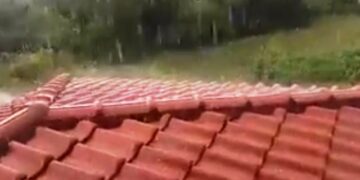 Χαλαζόπτωση το μεσημέρι στο Βελβεντό (βίντεο)