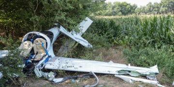 Πτώση αεροσκάφους στη Λάρισα: Σοκαριστικές εικόνες από τον τόπο του δυστυχήματος