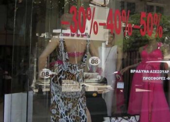 Ξεκινούν οι θερινές εκπτώσεις από τη Δευτέρα