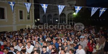 Η Φλώρινα γιορτάζει τον πολιούχο της Άγιο Παντελεήμονα – Πλήθος πιστών στην περιφορά της εικόνας (Φωτογραφίες – Βίντεο)