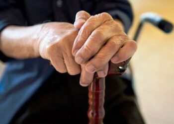 Καστοριά: Υποτιθέμενος υπάλληλος της ΔΕΗ έκλεψε από ηλικιωμένη 6.400 ευρώ και λίρες