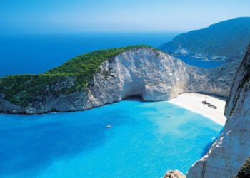 Ελληνικό νησί στους καλύτερους ανεξερεύνητους παραθαλάσσιους προορισμούς στον κόσμο