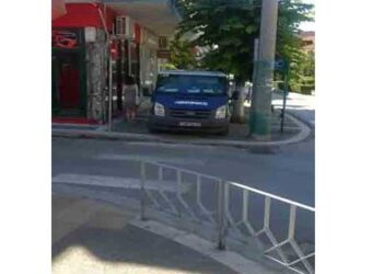 Παράβαση κατ’ επανάληψη το πάρκινγκ στο πεζοδρόμιο – Aπό τα παραπολιτικά του Παλμού 12/07/2017