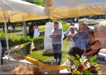 «Σκάσε» από Τσακνή σε Ραχήλ στα αποκαλυπτήρια του μνημείου της ΕΡΤ –  «Πρωταγωνιστές» του επεισοδίου ο πρόεδρος της ΕΡΤ και η πρώην βουλευτής του ΣΥΡΙΖΑ (Βίντεο)