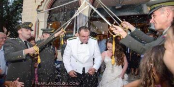 Κοζάνη: Απίθανος στρατιωτικός γάμος με καψόνια στον γαμπρό (VIDEO)