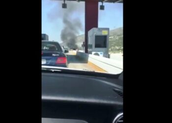 Όχημα τυλίχθηκε στις φλόγες σε διόδια της Εγνατίας