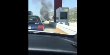 Όχημα τυλίχθηκε στις φλόγες σε διόδια της Εγνατίας