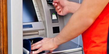 Capital controls: Μικρότερες αναλήψεις – 21.600 ευρώ αντί για 21.840 το χρόνο