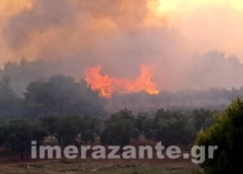 Φλέγεται για τρίτη ημέρα η Ζάκυνθος