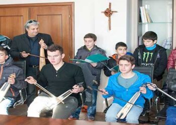 Έναρξη μαθημάτων για το τμήμα εκμάθησης Ποντιακής λύρας του Ι. Ν. Αγίας Παρασκευής Φλώρινας