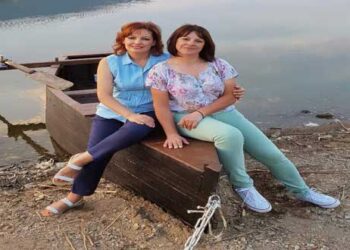 Πτολεμαΐδα: Αδελφές 44 και 41 ετών μπήκαν σε ΤΕΙ και φοιτούν μαζί με τις κόρες τους!