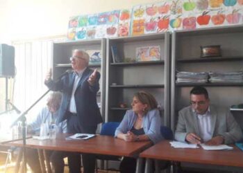 Σε εξέλιξη η συνάντηση Αποστόλου – αγροτών στην Πολυκάρπη live ενημέρωση