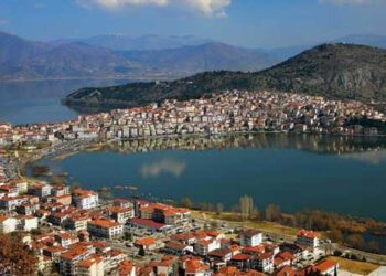 Καστοριά: Βόλτες στη λίμνη, σε γειτονιές με αρχοντικά και γουναράδικα (Φωτογραφίες)