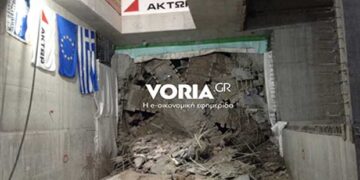 Μετρό Θεσσαλονίκης: Δείτε εντυπωσιακές εικόνες από την άφιξη του πρώτου μετροπόντικα στο Σταθμό «Αρετσού» στην Καλαμαριά