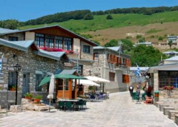 Νυμφαίο: Μέχρι το 1970 ήταν ένα Ελληνικό χωριό φάντασμα – Σήμερα θεωρείται ένα από τα ωραιότερα της Ευρώπης