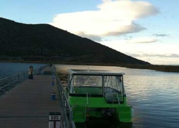 Ηλιακά σκάφη στις Πρέσπες: Η Αλβανία αξιοποιεί, η Ελλάδα… ακινητοποιεί