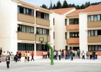 Πρώτο κουδούνι με πολλά κενά εκπαιδευτικών στα Γυμνάσια & Λύκεια του Ν. Κοζάνης – Θα καλυφθούν σύντομα, δηλώνει η διευθύντρια Β/θμιας Εκπαίδευσης Β. Βόντσα
