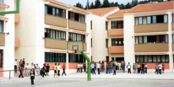 Πρώτο κουδούνι με πολλά κενά εκπαιδευτικών στα Γυμνάσια & Λύκεια του Ν. Κοζάνης – Θα καλυφθούν σύντομα, δηλώνει η διευθύντρια Β/θμιας Εκπαίδευσης Β. Βόντσα