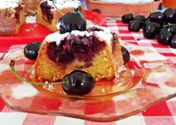 Μαγειρεύοντας με την Αρετή: Κέικ με κεράσια και τυρί κρέμα  