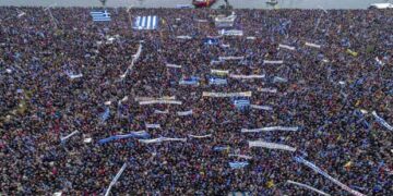 Ποιόν υπηρετείτε – υπακούτε; Τον Λαό ή τους Πατρώνες σας ;  – Tου Ευάγγελου Αθανασιάδη