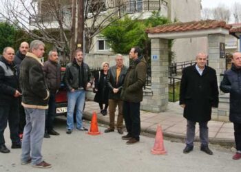 Παράσταση διαμαρτυρίας των ΕΛΜΕ Κοζάνης & Εορδαίας – Για τη μείωση των δαπανών για την παιδεία κατά €1,2 δις και την αύξηση του ωραρίου