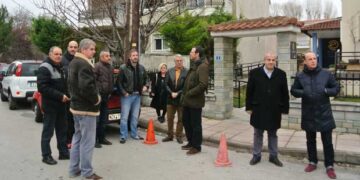 Παράσταση διαμαρτυρίας των ΕΛΜΕ Κοζάνης & Εορδαίας – Για τη μείωση των δαπανών για την παιδεία κατά €1,2 δις και την αύξηση του ωραρίου