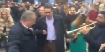 Οι βουλευτές του ΣΥΡΙΖΑ σέρνουν το χορό στα “Μπουμπουσάρια” της Εράτυρας (Βίντεο)