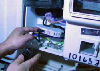 Χειροπέδες σε 12 άτομα που άλλαξαν τα φώτα στα ρολόγια της ΔΕΗ στην Πτολεμαΐδα – 3.600 € η ζημιά στην επιχείρηση