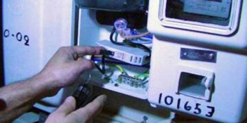 Χειροπέδες σε 12 άτομα που άλλαξαν τα φώτα στα ρολόγια της ΔΕΗ στην Πτολεμαΐδα – 3.600 € η ζημιά στην επιχείρηση