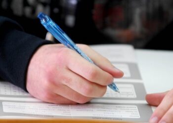 Τι αλλάζει σε απουσίες, εγγραφές και επαίνους, σε Γυμνάσια και Λύκεια