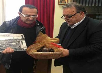 Ο Λευτέρης Πανταζής στο Δημαρχείο Καστοριάς (Βίντεο)