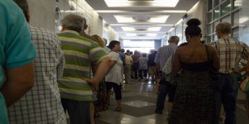 Ποιοι πρέπει να φοβούνται το ξήλωμα του φορολογικού απόρρητου – Για ποια χρέη έρχονται κατασχέσεις εξπρές