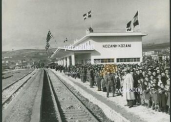 Φωτογραφία από το …χρονοντούλαπο της ιστορίας: Η άφιξη του πρώτου τρένου και τα εγκαίνια του Σιδηροδρομικού Σταθμού Κοζάνης (30 Ιανουαρίου 1955)