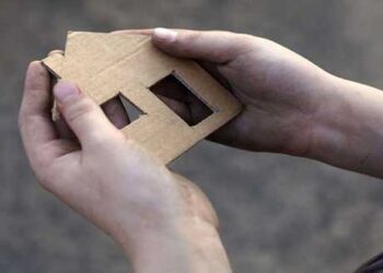 Eurostat: Σε συνθήκες φτώχειας τουλάχιστον ένας στους τρεις Έλληνες