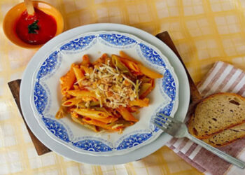 Η Συνταγή της Αρετής στο e-ptolemeos.gr ‘Πένες τρικολόρε με τόνο’ στο δημοφιλές site του διάσημου Σεφ Άκη Πετρετζίκη