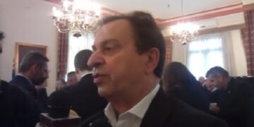 Μουμουλίδης κατά Κασαπίδη για την Ακρινή: “Λύση θα δοθεί μόνο από αυτή την κυβέρνηση…”