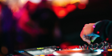 Υποχρεωτική έκδοση άδειας δημόσιας εκτέλεσης μουσικής για επιχειρήσεις