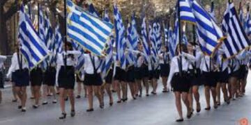 Υπ. Παιδείας προς σχολεία: Σημαιοφόροι από κλήρωση και όχι αριστεία