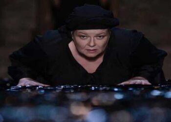 Το ΔηΠε Θέατρο Κοζάνης παρουσιάζει την Κυρά της Ρω, με τη Φωτεινή Μπαξεβάνη στον ομώνυμο ρόλο